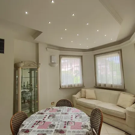 Lejlighed Luxury Con Piscina, Terrazze Vista E Parcheggio Desenzano del Garda